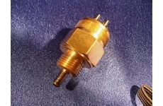 Spínač cúvacích svetiel DT Spare Parts 4.60816